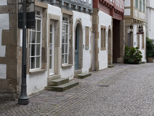 Fachwerkhaus mit Sandstein umrandeten Türen und Fenster