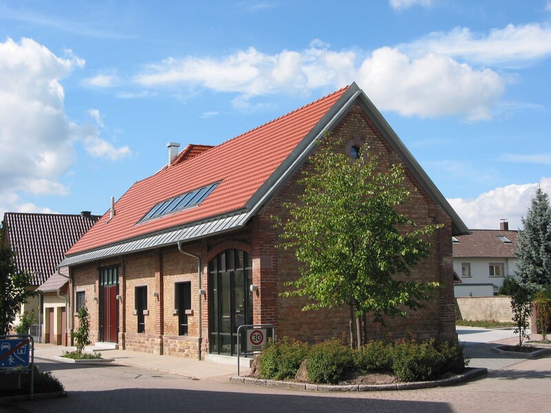 Blick von der Straße auf das Bürgerhaus Alter Farrenstall