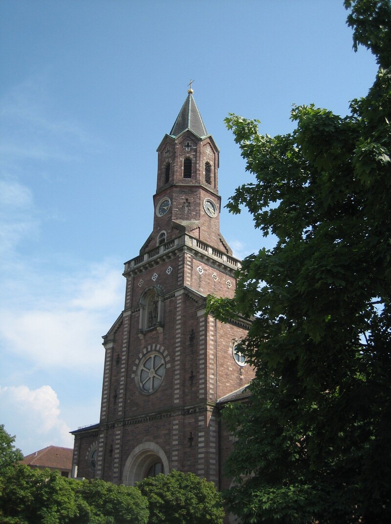 Ansicht auf die katholische Kirche