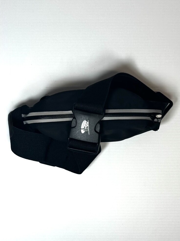 Schwarze Hüfttasche mit Reflektorstreifen