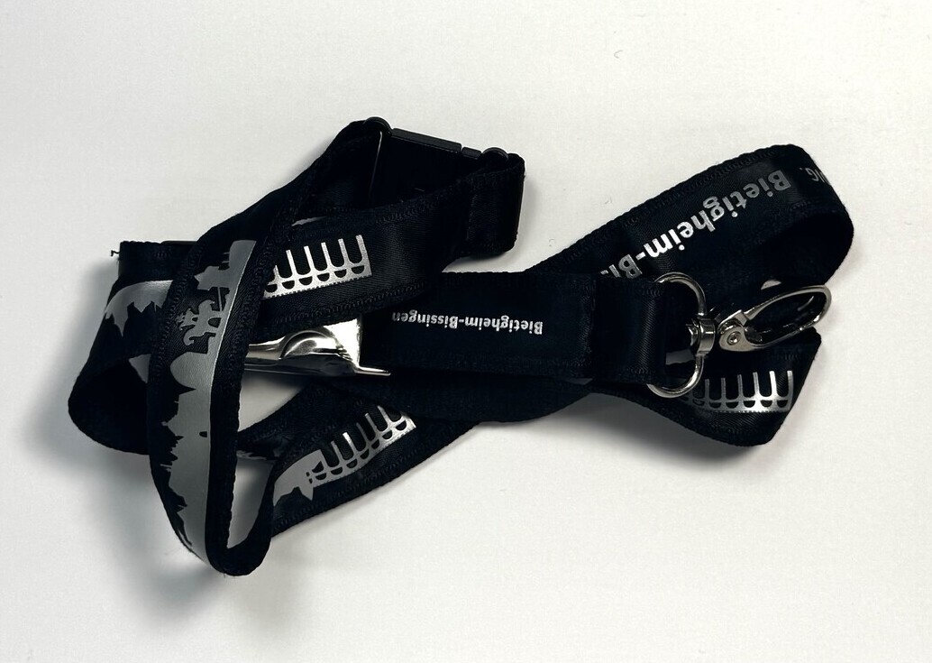 Schwarzes Schlüsselband mit Stadtsilhouette