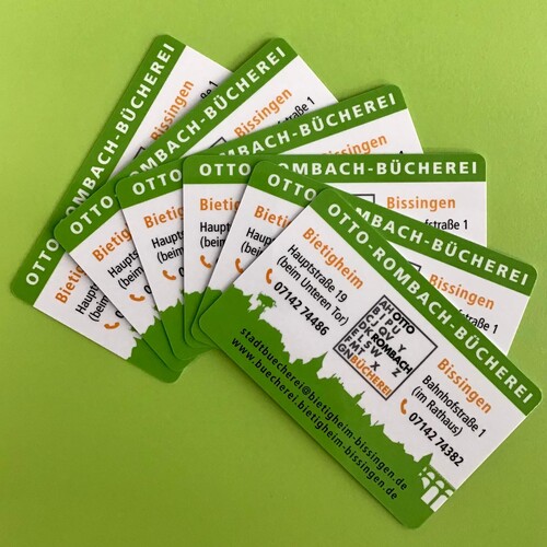 Büchereiausweise auseinandergefächert Header_Mitglied_werden.jpeg