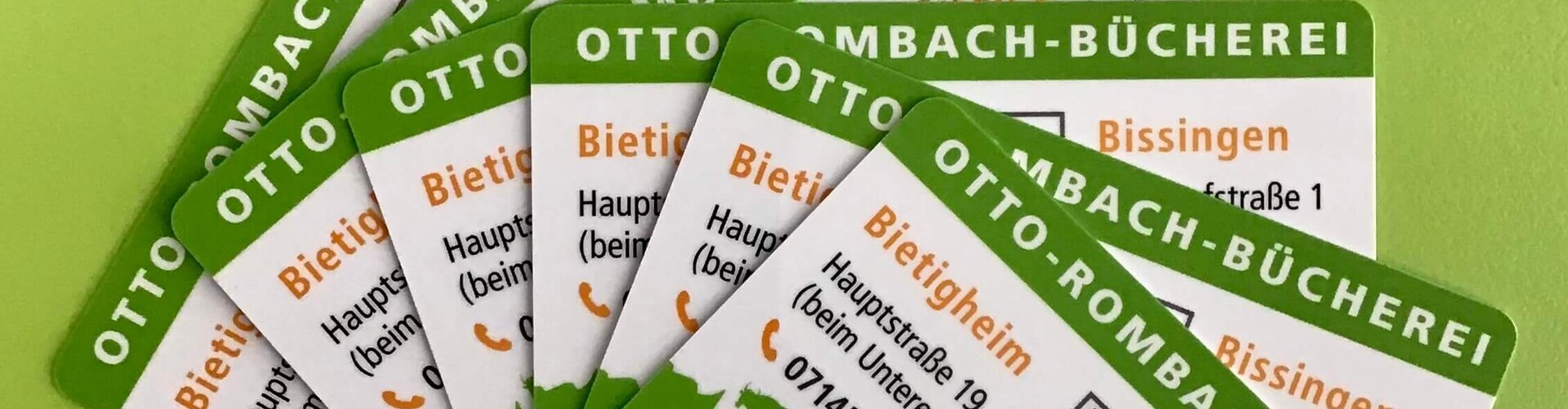 Büchereiausweise auseinandergefächert Header_Mitglied_werden.jpeg