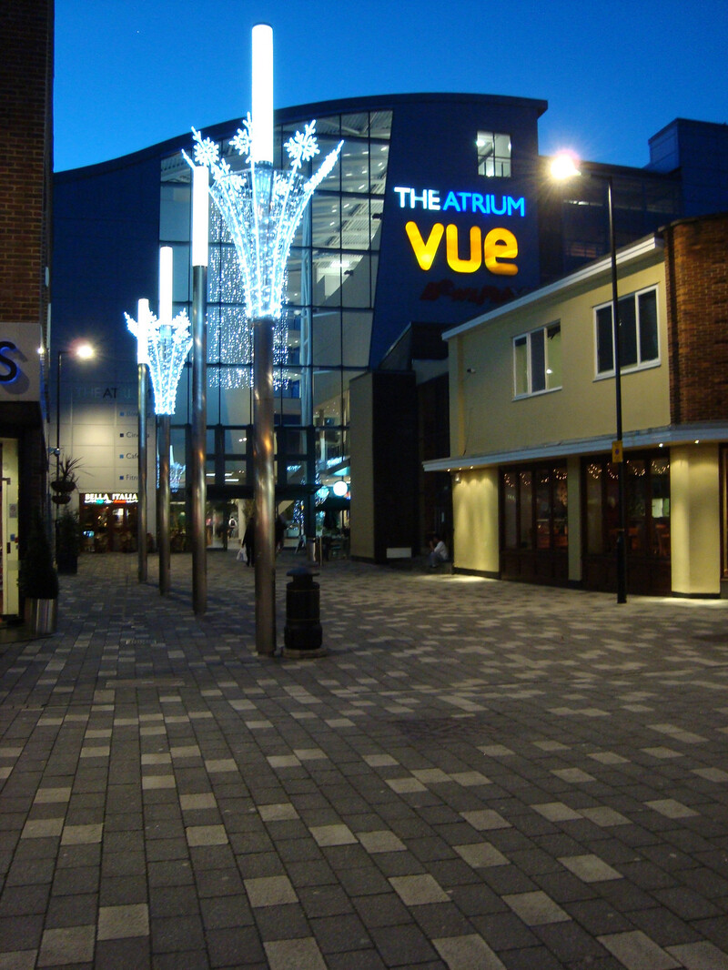 Eingang des Atriums VUE bei Nacht